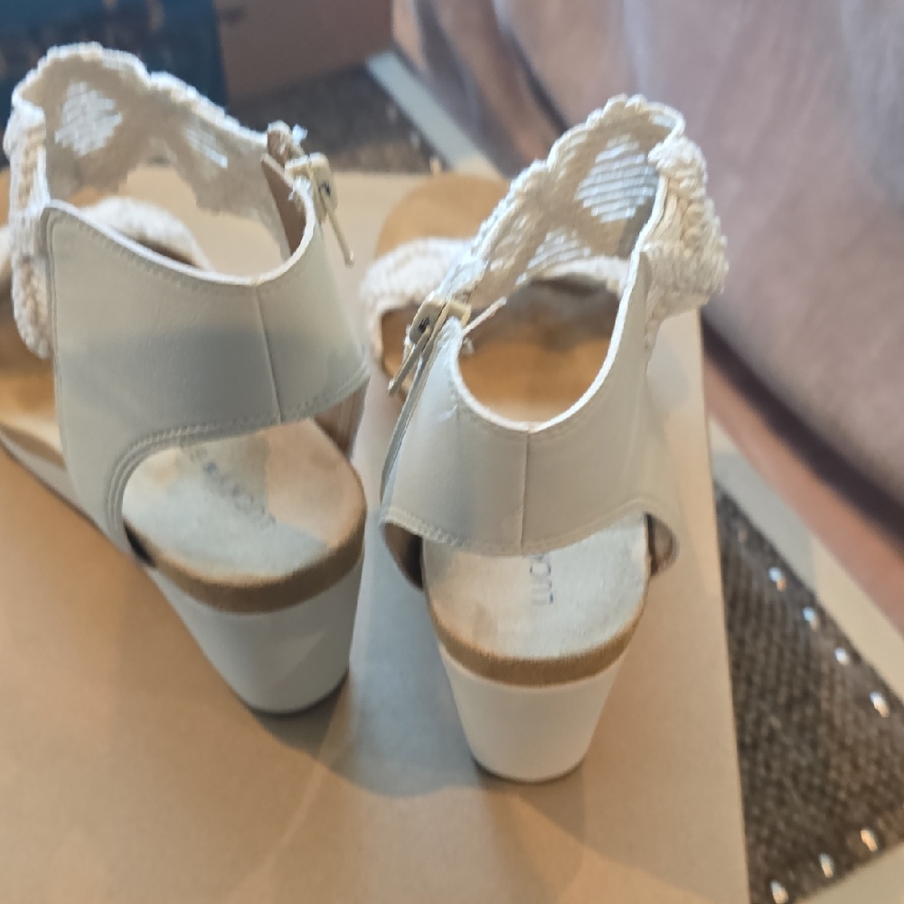 Lucky Brand Women's Tan and Cream Wedges - Picture 6 of 9